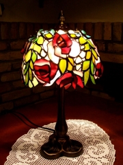 Rozsas-kis-asztali-tiffany-lampa-9