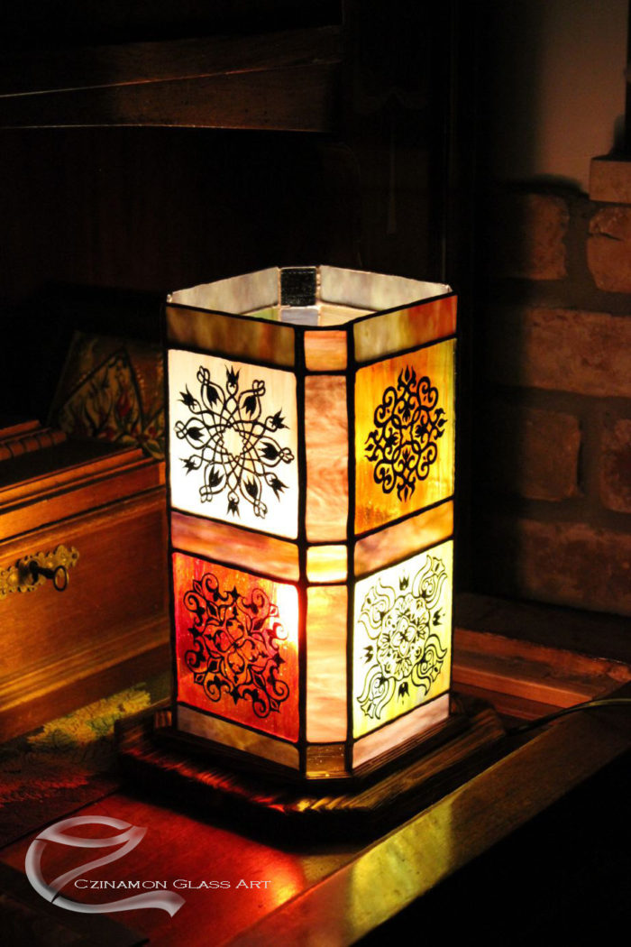 Keleti lámpa, isztambuli hangulatú tiffany lámpa, festett-geometrikus-tiffany-lampa-6